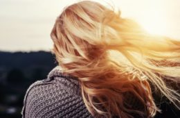 Blonde Haare einer Frau - EYVA-Blog